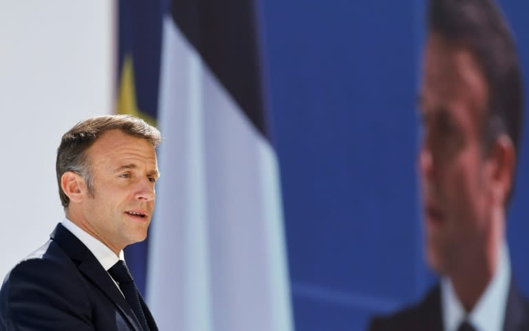 Le président français Emmanuel Macron prononce un discours lors de la cérémonie d'inauguration du centre de formation et d'innovation TANGRAM à Marseille, dans le sud de la France, le 8 mai 2024 (Ludovic MARIN)