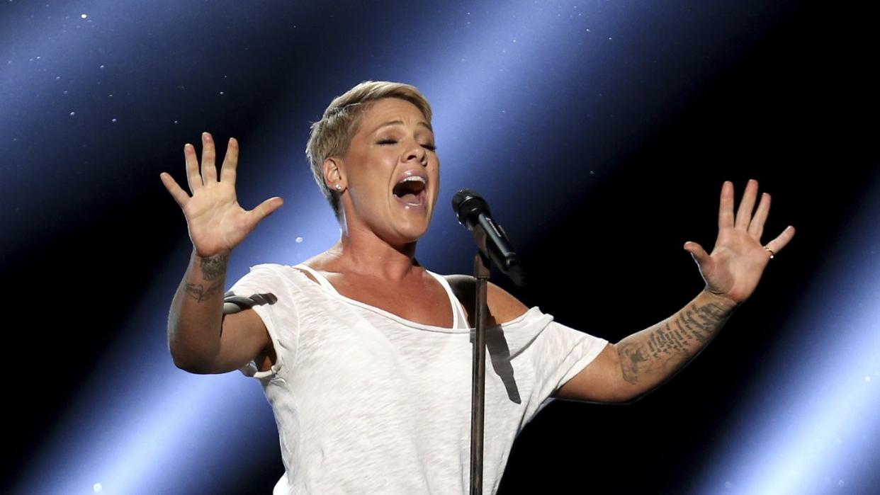 Ein besonders emotionaler Auftritt bei der diesjährigen Grammy-Verleihung: Pink singt «Wild Hearts Can't Be Broken». Foto: Matt Sayles/Invision/AP