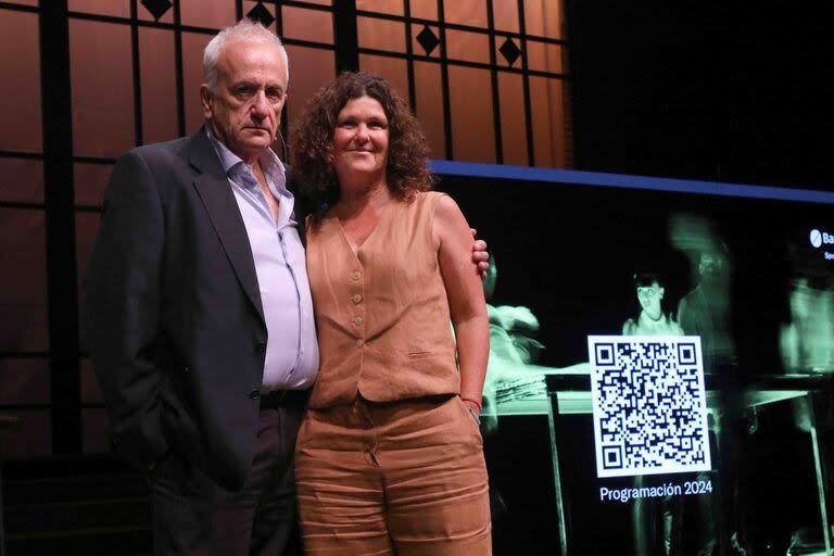 Alberto Ligaluppi junto a la ministra Gabriela Ricardes, en la presentación de la programación del Complejo Teatral