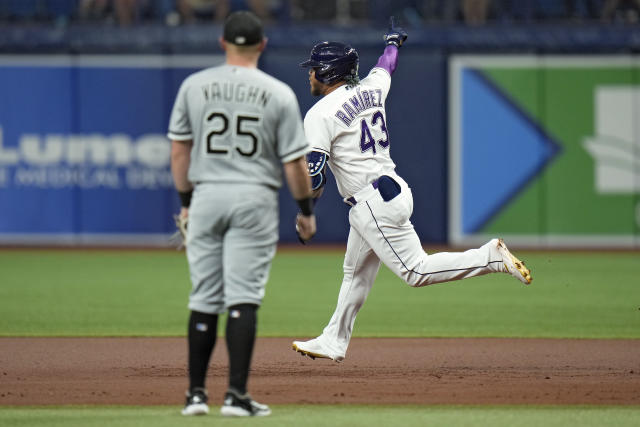 Andrew Vaughn gets 4 hits as White Sox beat Blue Jays 8-7