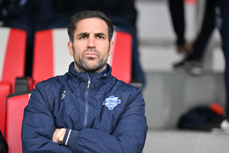 CREMONA, ITALY - MARCH 09: Second coach Francesc Fabregas of Como reacts before the Italian Serie B game US Cremonese vs Como at Stadio Giovanni Zini on March 09, 2024 in Cremona, Italy. (Photo by Marco Mantovani/Getty Images)