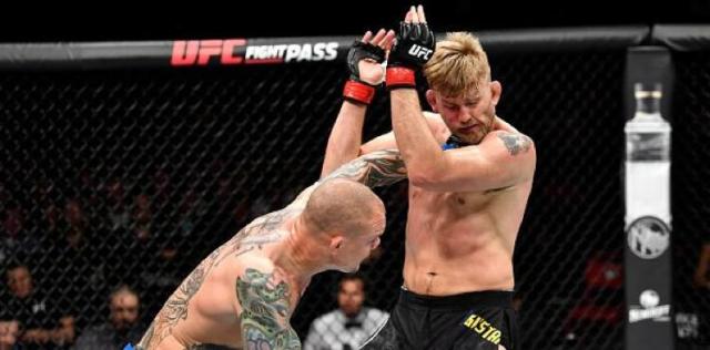 Anthony Smith retires Alexander Gustafsson with fourth round