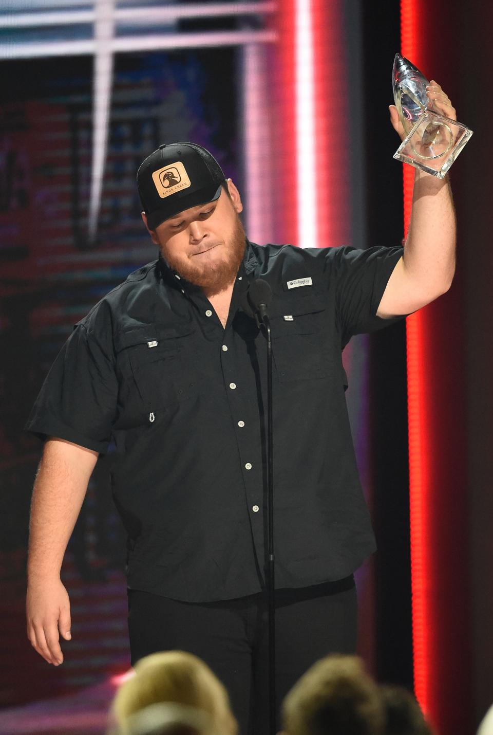 Luke Combs accepts the award for new artist of the year during the 52nd Annual CMA Awards at Bridgestone Arena Wednesday, Nov. 14, 2018, in Nashville, Tenn.