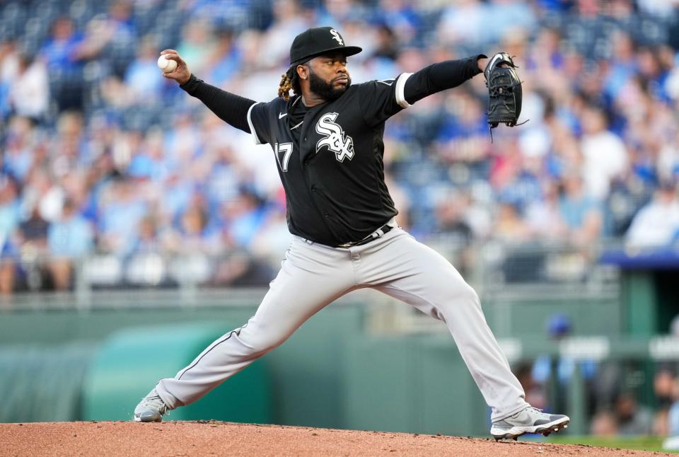 Chicago White Sox starting pitcher Johnny Cueto (47) pitches the Kansas City Royals during the first inning at Kauffman Stadium on May 16, 2022.