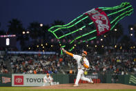 San Francisco Giants' Jakob Junis pitches against the Arizona Diamondbacks during the sixth inning of a baseball game in San Francisco, Tuesday, Aug. 16, 2022. (AP Photo/Godofredo A. Vásquez)