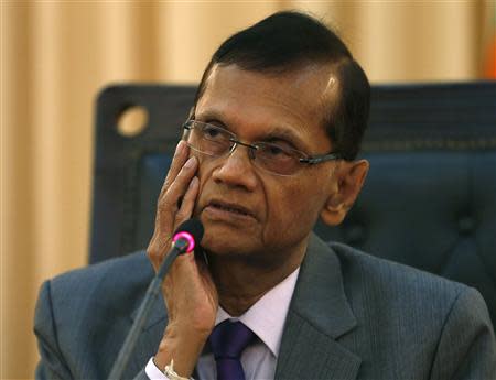 Foreign Minister Gamini Lakshman Peiris speaks during a Foreign Correspondents Association (FCA) forum in Colombo April 7,2014. REUTERS/Dinuka Liyanawatte