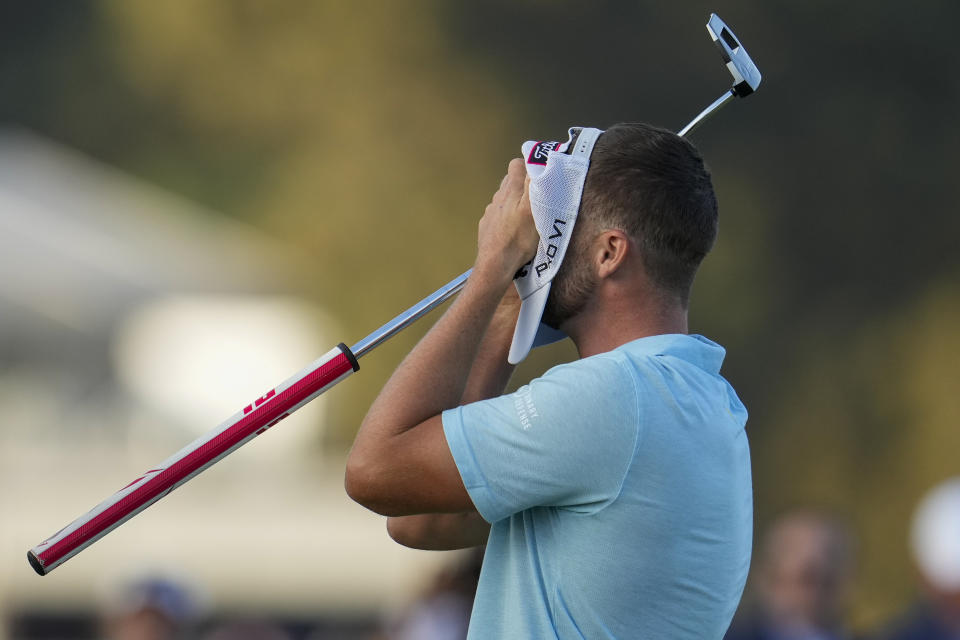 Wyndham Clark celebrates on the 18th hole after winning the U.S. Open golf tournament at Los Angeles Country Club on Sunday, June 18, 2023, in Los Angeles. (AP Photo/Marcio J. Sanchez)