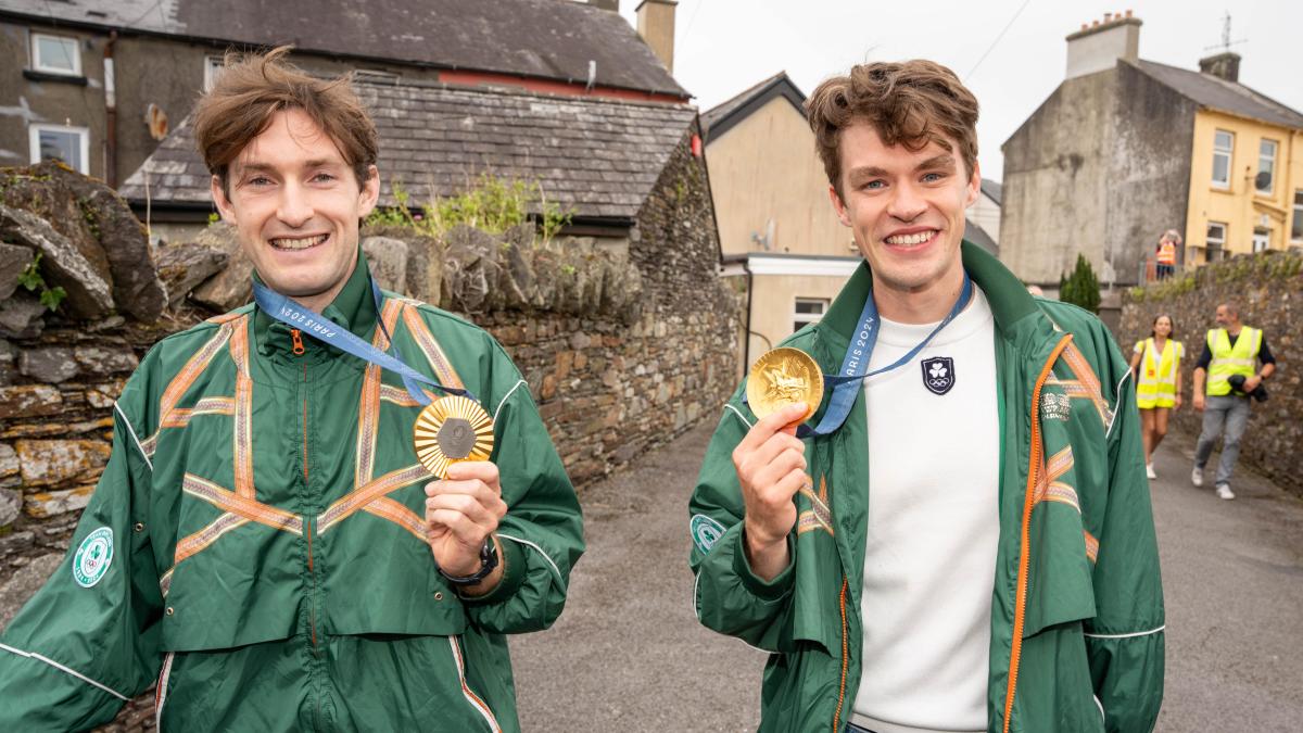 Thousands turn out in Skibbereen to welcome home Olympic rowing heroes