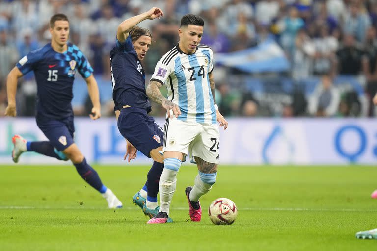 Enzo Fernández en el partido entre Croacia y Argentina por semifinales de la Copa del Mundo