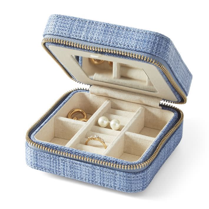 42) Small Raffia Travel Jewelry Case