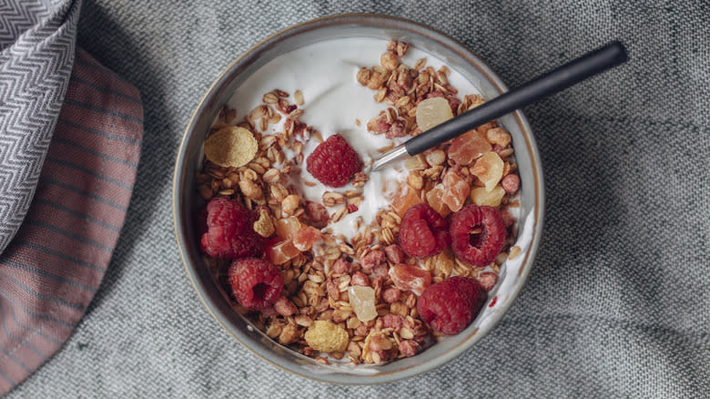 Greek yogurt with fruit and granola