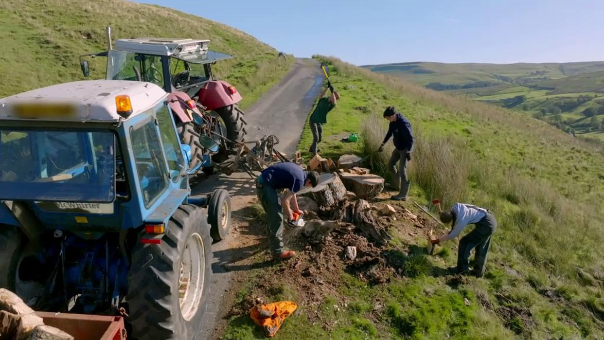 Reuben Owen: My Yorkshire Life S1 ep3 Reuben, Miles, Sarah and Tommy cutting up wood