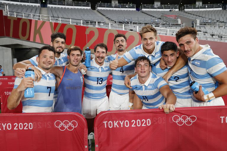 Victoria de los Pumas 7s y paso a semis en Tokio 2020: el festejo de los jugadores.