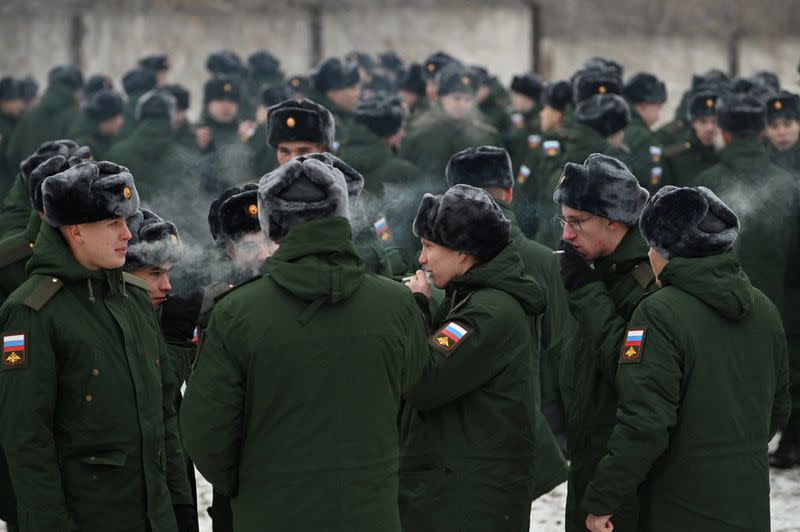 Russian conscripts depart for garrisons, in Omsk