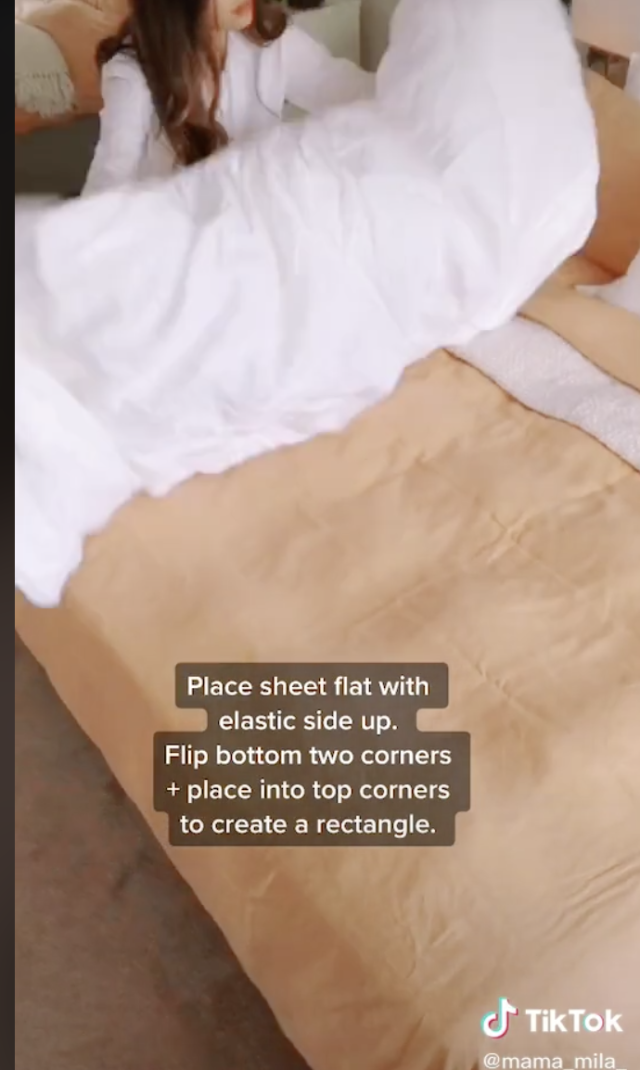 How to Fold a Fitted Sheet - Neatly Fold Elastic Edges in Seconds