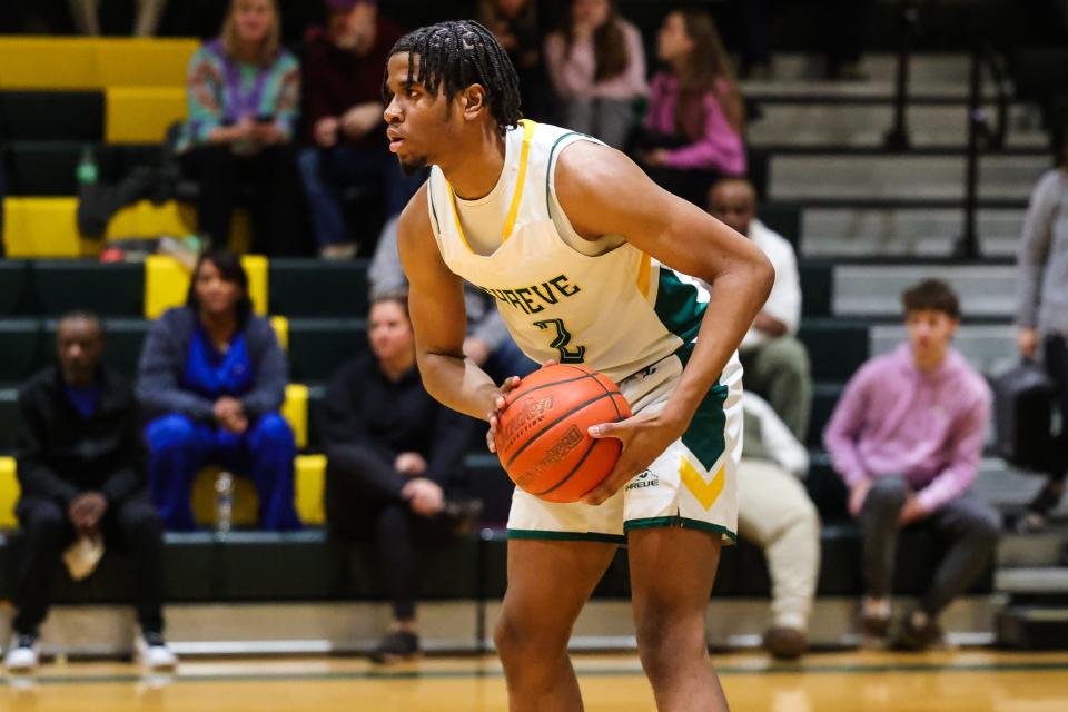 Shreve’s Jyrin Sowell looks to pass the ball in a district 1-5A match-up versus Benton on Tuesday, January 9, 2024, in Shreveport, La.