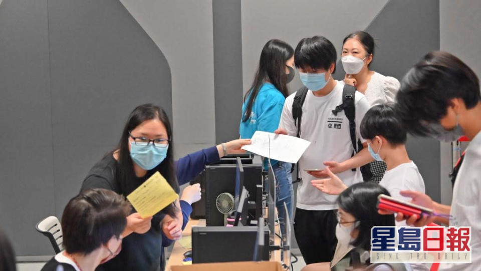 2022/23學年「內地大學升學資助計劃」由今日起至9月30日接受合資格香港學生申請。資料圖片