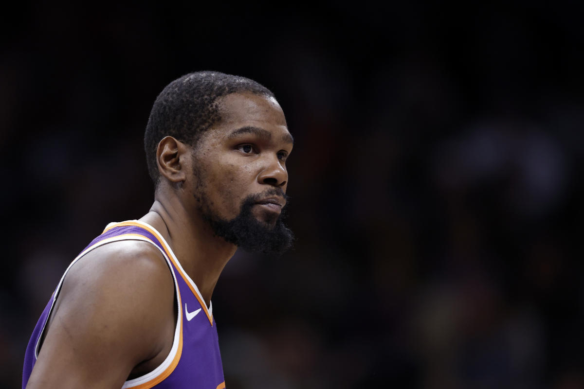 Kevin Durant finds peace in Suns' 'stability' after enduring seasons of  mini-controversies - Yahoo Sports