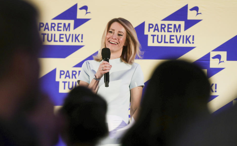 Kaja Kallas, presidenta del Partido de la Reforma, habla en la sede de esa agrupación tras los comicios parlamentarios en Tallín, Estonia, el domingo 3 de marzo de 2019. (AP Foto/Raul Mee)