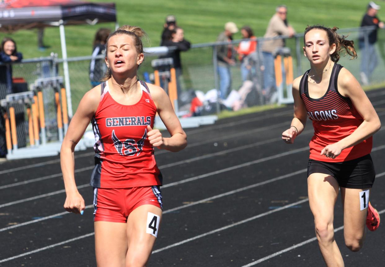 Sheridan's Beckett Strong leads the 800 during Heath's Hank Smith Invitational on Saturday, April 13, 2024.