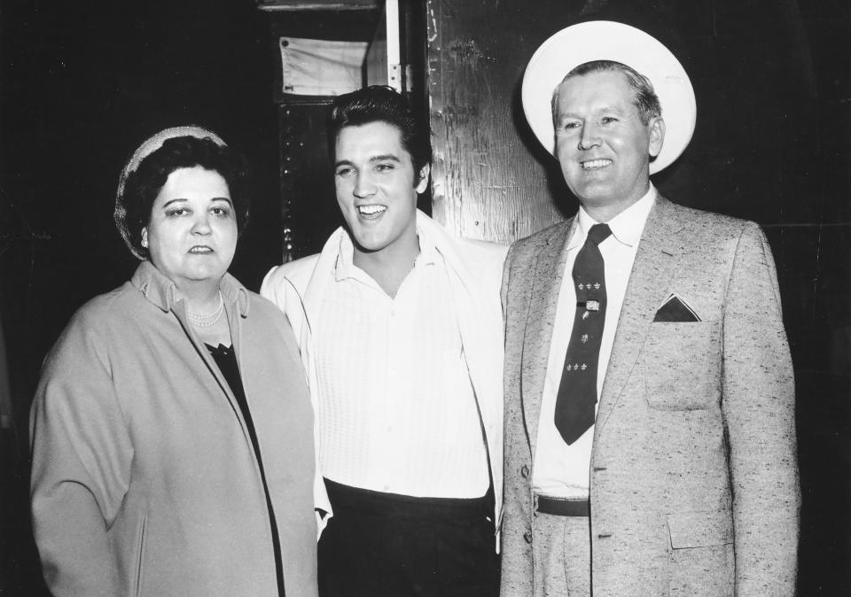Elvis Presley with his parents Vernon and Gladys in 1961. (Michael Ochs Archives / Getty Images)