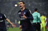 <p>Wie die Mundo Deportivo berichtet, soll Neymar die Ausstiegsklausel selbst bezahlen, damit PSG nicht gegen das Financial Fair Play verstößt. Im Gegenzug soll der Brasilianer vom PSG-Eigentümer zum WM-Botschafter für das Turnier 2022 ernannt werden, wofür er 300 Millionen Euro erhalten soll. Und obendrauf soll Julian Draxler auch noch zu Barca wechseln. Es wird immer wilder. (AFP)</p>