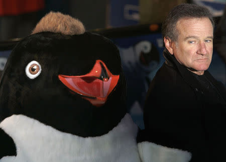 Actor Robin Williams arrives for the European premiere of "Happy Feet " at the Empire cinema in London November 26, 2006. REUTERS/Luke Macgregor