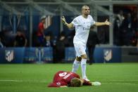 <p>Pepe croit qu’il n’a rien fait. Mais c’est rarement l’avis des arbitres. Au total, 13 rouges ont été distribués au rugueux défenseur portugais du Real… </p>