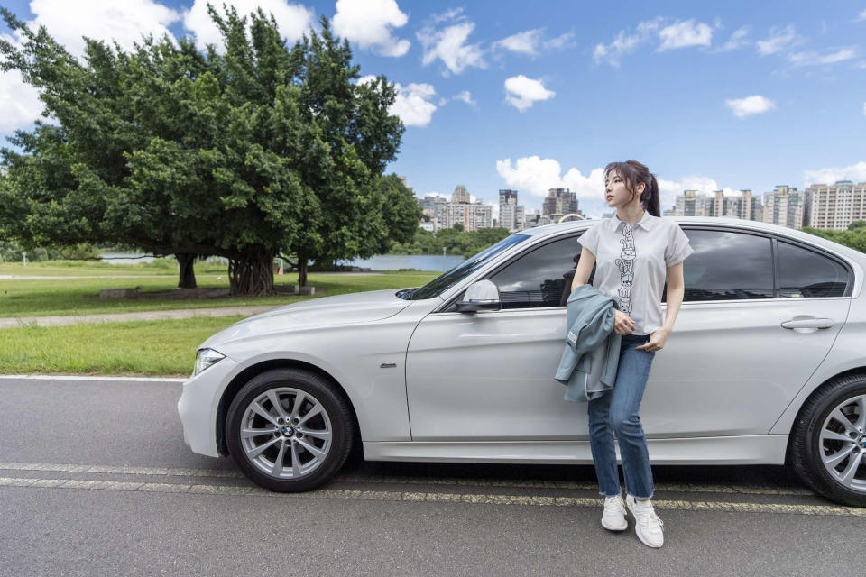 【明星聊愛車】宋羽葤為家人捨跑車換BMW 320i！ 操駕靈敏系統可以快速切換 防撞輔助系統安全性佳！