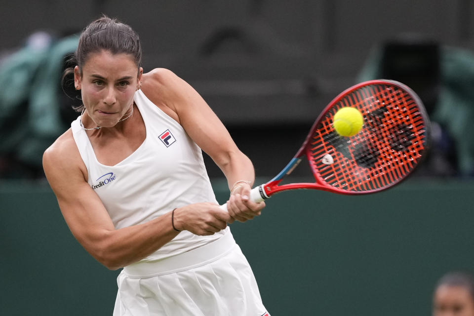 Emma Navarro of the United States plays a backhand return to Naomi Osaka of Japan during their match on day three at the Wimbledon tennis championships in London, Wednesday, July 3, 2024. (AP Photo/Alberto Pezzali)