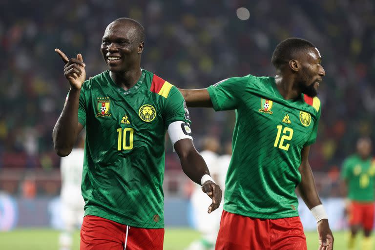 Vincent Aboubakar (izquierda) y Karl Toko Ekambi (derecha), dos figuras de Camerún