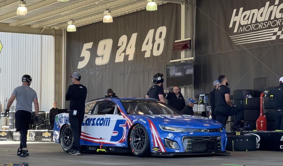 The No. 5 pit crew for Kyle Larson practices at Hendrick Motorsports in Concord, North Carolina