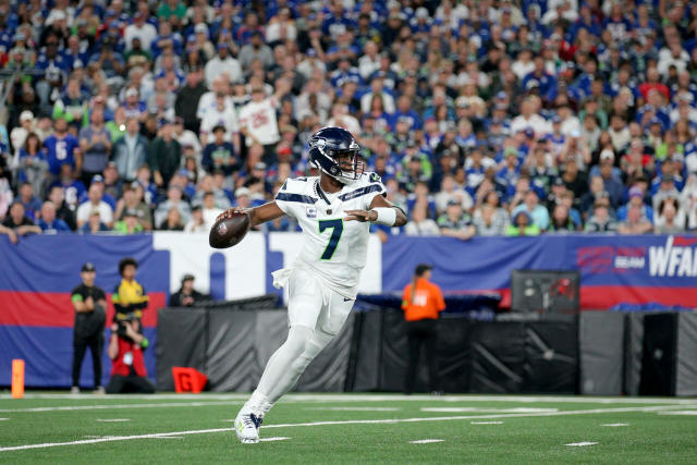 Seahawks QB Geno Smith returns after leaving game vs. Giants with knee  injury, Seahawks