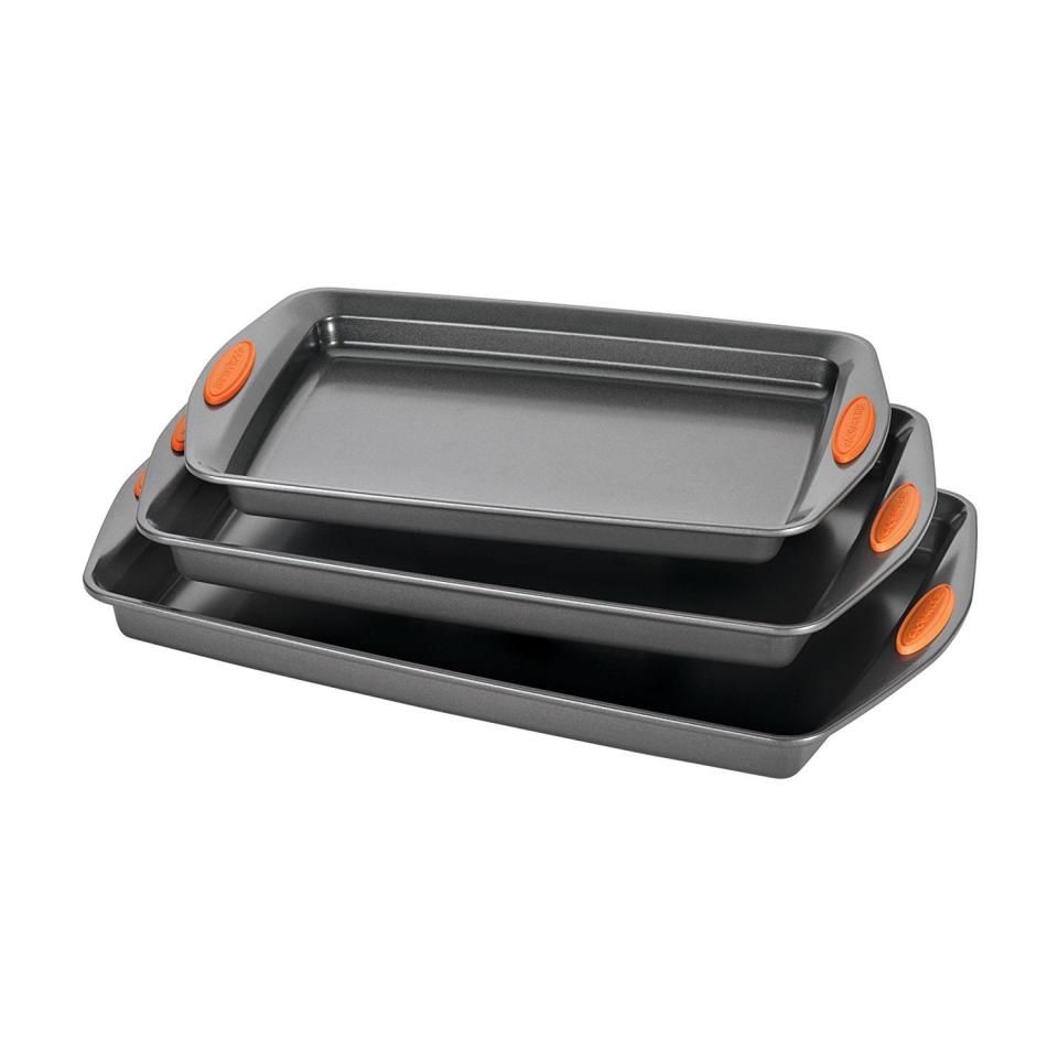 Cookie sheets are probably the one kitchen item we use the most, but replace the least. Because you'll be roasting and baking for most of your meals, make sure you're prepared with trays that will hold up.&nbsp;<br /><br />We recommend this <a href="https://www.amazon.com/gp/product/B00FGVPAL2/ref=s9_acsd_top_hd_bw_b1DMA_c_x_2_w?pf_rd_m=ATVPDKIKX0DER&amp;pf_rd_s=merchandised-search-4&amp;pf_rd_r=KKQ7WE7S3RV5ESV0ZP5C&amp;pf_rd_t=101&amp;pf_rd_p=de31548e-8677-586e-abc6-c81b34965bc4&amp;pf_rd_i=289674" target="_blank">3-piece nonstick baking and cookie sheet set</a>.&nbsp;