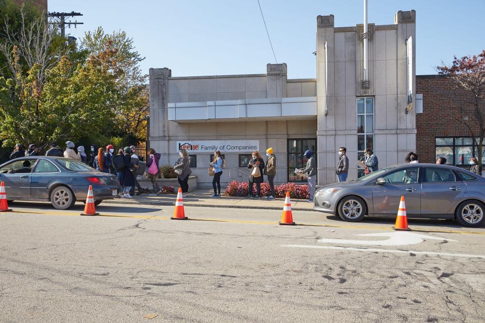 045 Large crowd of voters outside Board of Elections in Cleveland, OH, October 31, 2020.