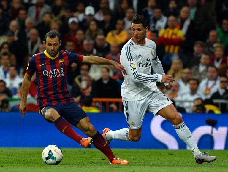 Real Madrid's Cristiano Ronaldo (R) and Barcelona's Javier Mascherano during their La Liga match in Madrid, on March 23, 2014