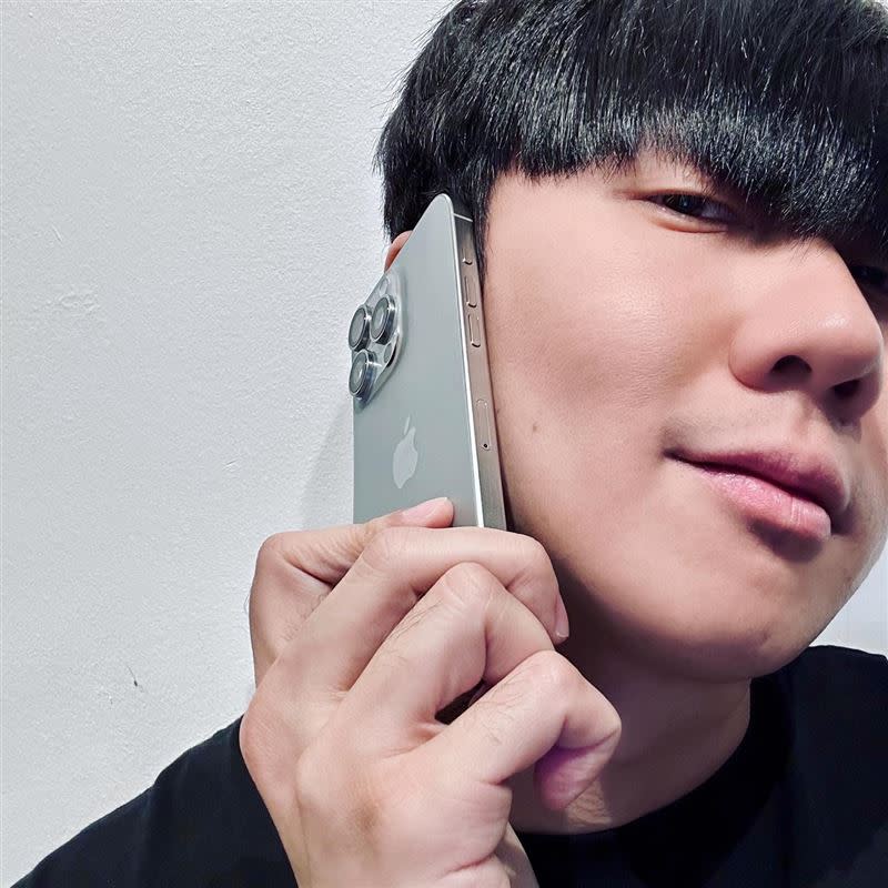 林俊傑曬出新手機，並分享使用心得。（圖／翻攝自林俊傑 臉書）