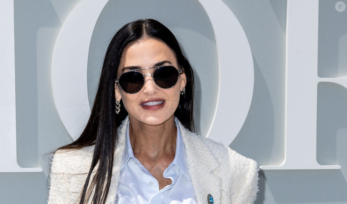 <p>Demi Moore était très élégante ce vendredi pour le défilé Dior.</p>
<p>Demi Moore - Les célébrités au défilé Dior "Collection Homme Prêt-à-Porter Printemps/Eté" lors de la Fashion Week de Paris (PFW). © Olivier Borde / Bestimage <br /><br /></p> - © BestImage, OLIVIER BORDE / BESTIMAGE