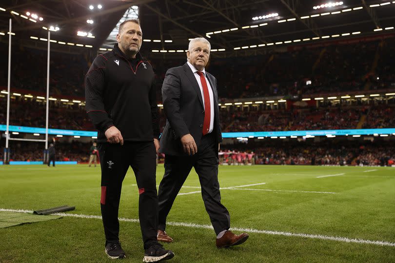 Wales head coach Warren Gatland (right) -Credit:Huw Evans Picture Agency Ltd