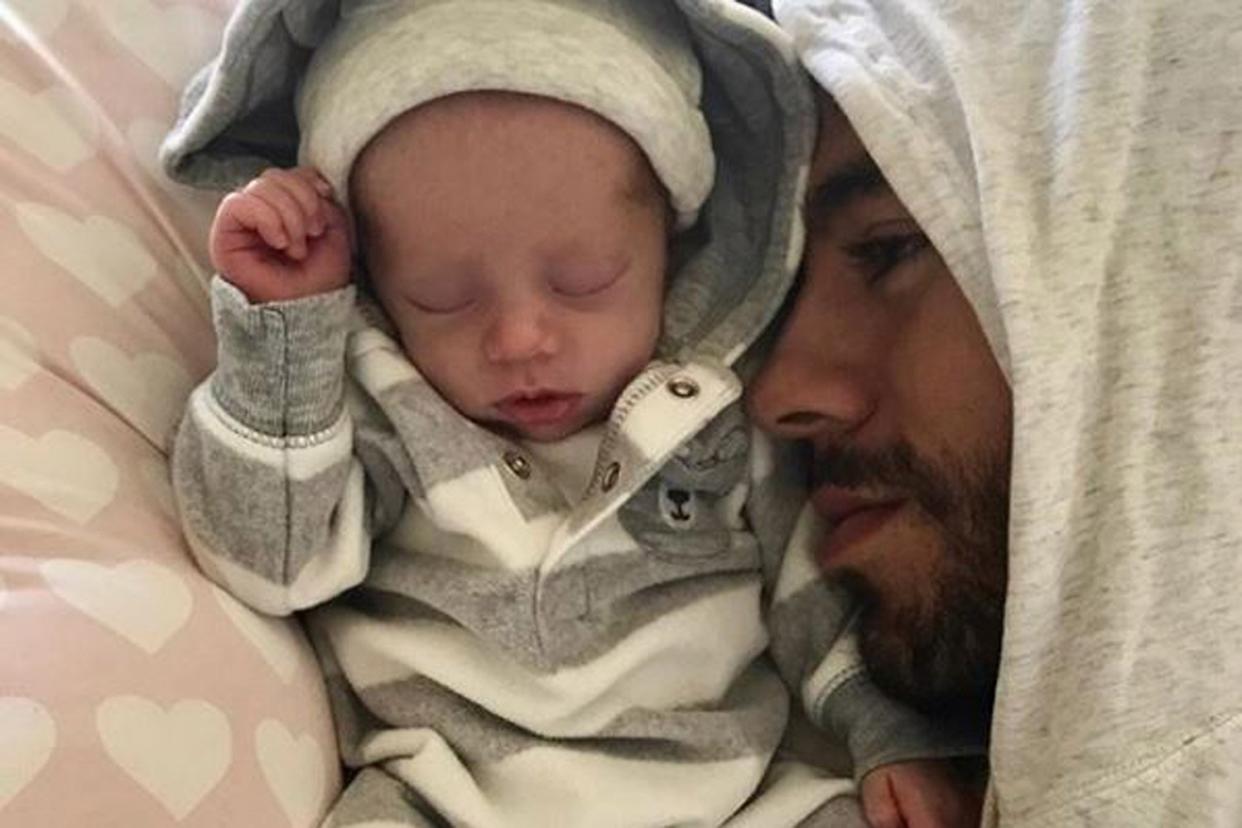 Aww: Enrique Iglesias has shared a sweet snap of him and his twins: @enriqueiglesias