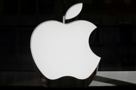 FILE PHOTO: The logo of Apple is seen at a store in Zurich, Switzerland January 3, 2019. REUTERS/Arnd Wiegmann -/File Photo