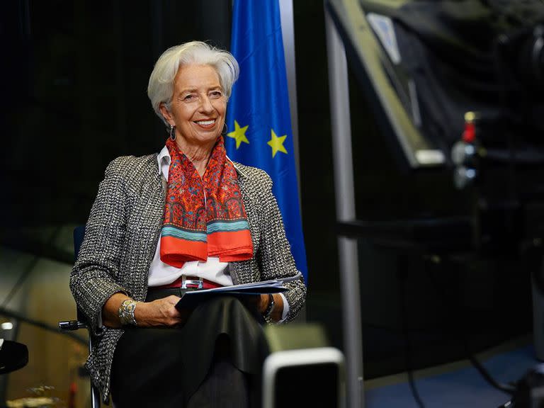 La jefa del BCE, Christine Lagarde, fue criticada después de que su rechazo a las subidas de tipos previstas para 2022 a finales de octubre impulsara el euro y perjudicara a los bonos