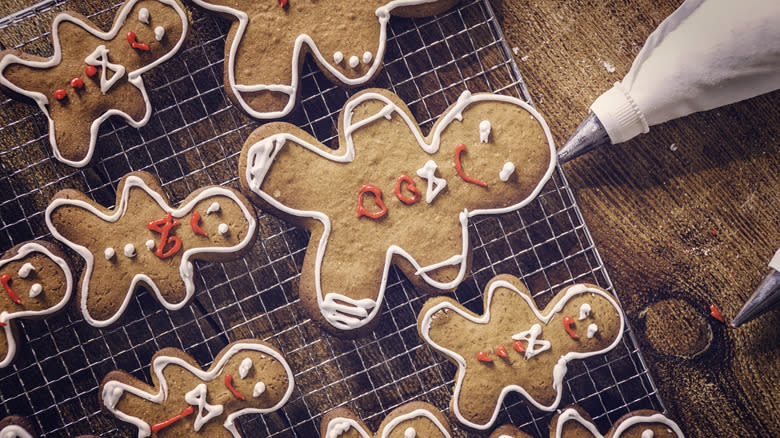 Decorating gingerbread cookies with icing