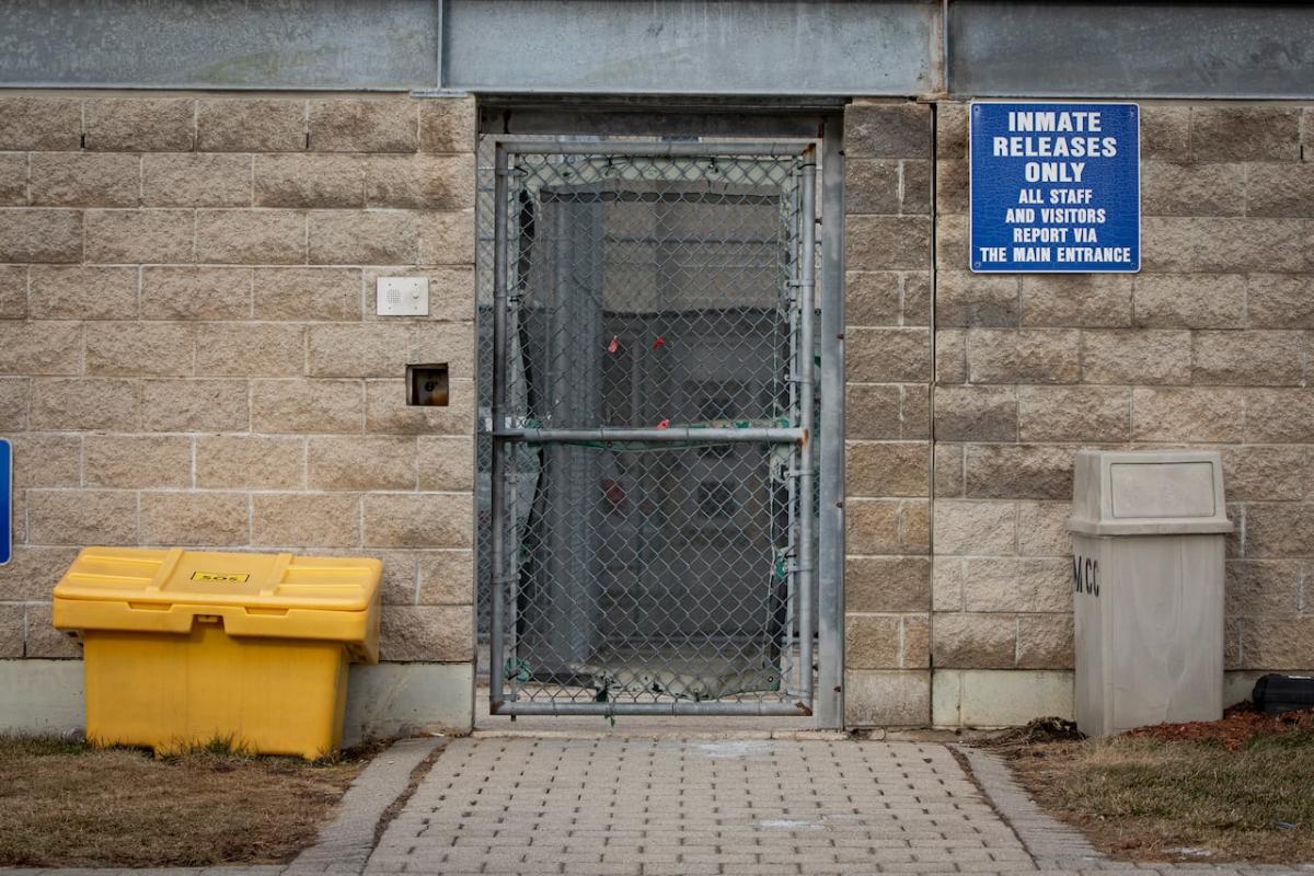 Ontario prison officials investigate alleged guard attack on inmates