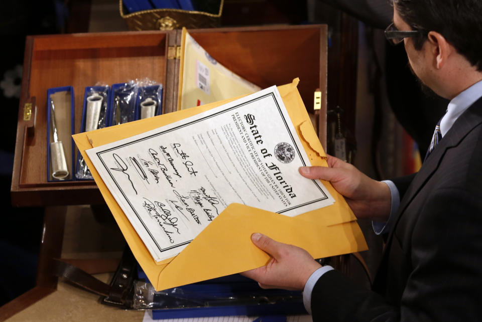 El certificado de los votos electorales de Florida es presentado ante una sesión cojunta del Congreso de EEUU para validar la elección presidencial de 2012. (Reuters)