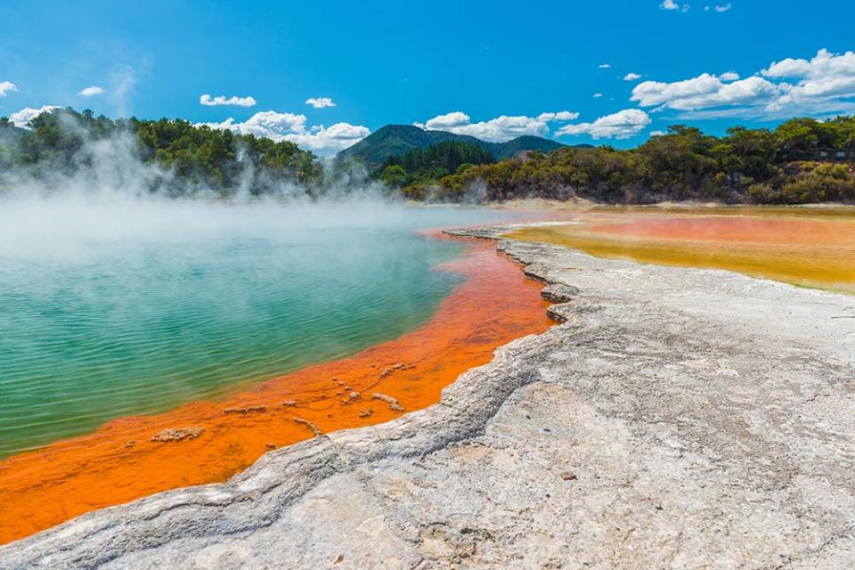 香檳池鮮豔的顏色來自於化合物沈澱（Image Source : Getty Creative）