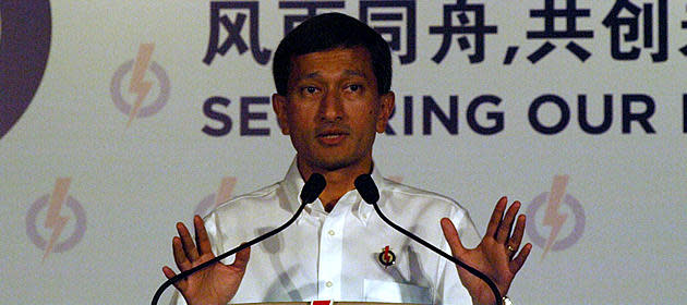 Dr Vivian Balakrishnan speaking at the PAP rally on 4 May. (Yahoo! photo/ Christine Choo)