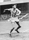 Bob Mathias a réussi à surmonter son inexpérience et à remporter le décathlon aux Jeux de Londres 1948 alors qu’il n’avait que 17 ans. (Getty)