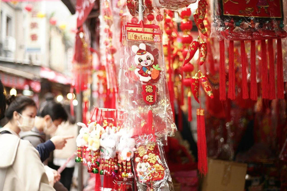 The Best Time to Post Spring Festival Couplets in 2024: Numerologist Reveals Most Suitable Time for New Year’s Eve Traditions