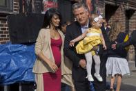 Alec and Hilaria Baldwin depart Ed Sullivan Theater with their daughter Carmen in Manhattan after taking part in the taping of tonight's final edition of "The Late Show" with David Letterman in New York May 20, 2015. (REUTERS/Lucas Jackson)